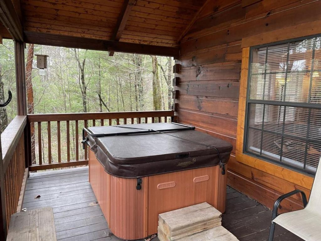 Crazy Bear - Motorcycle Friendly Home With Hot Tub And Grill Tellico Plains 外观 照片